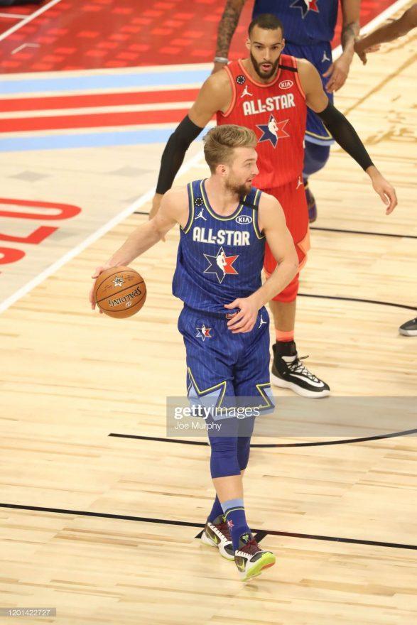 包含全明星赛今夜走向成谜，芝加哥公牛豪取连胜，引发热议，更衣室氛围转暖的词条-开云